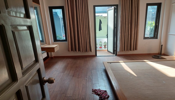 Cho thuê nhà trong ngõ Mai Động- HM. DT 35m - 3tầng - Giá 11 triệu 0377526803